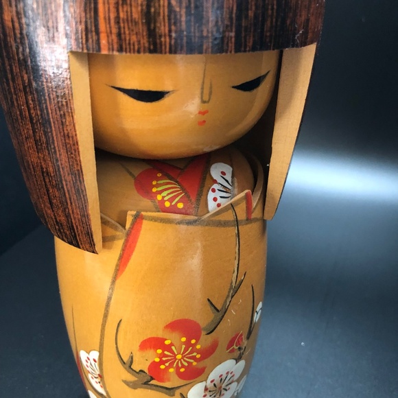 Japanese large collectible  Kokeshi  doll - 9 ½" tall -very  good condition - Picture 4 of 6
